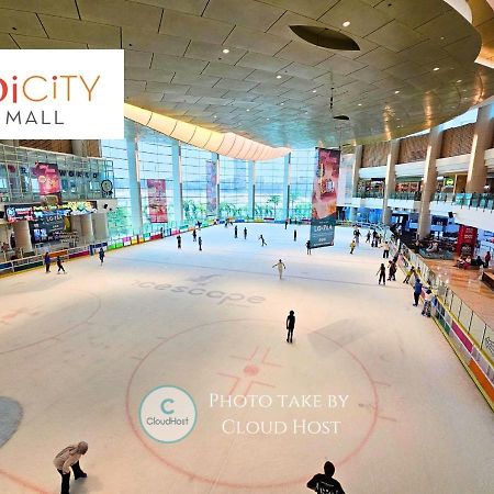 Conezion Near Ioi City Mall, Maeps Serdang, Putrajaya By Cloud Host Exteriör bild