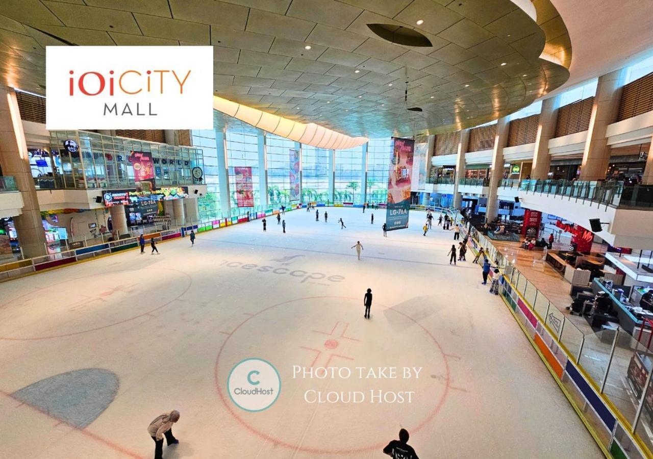 Conezion Near Ioi City Mall, Maeps Serdang, Putrajaya By Cloud Host Exteriör bild