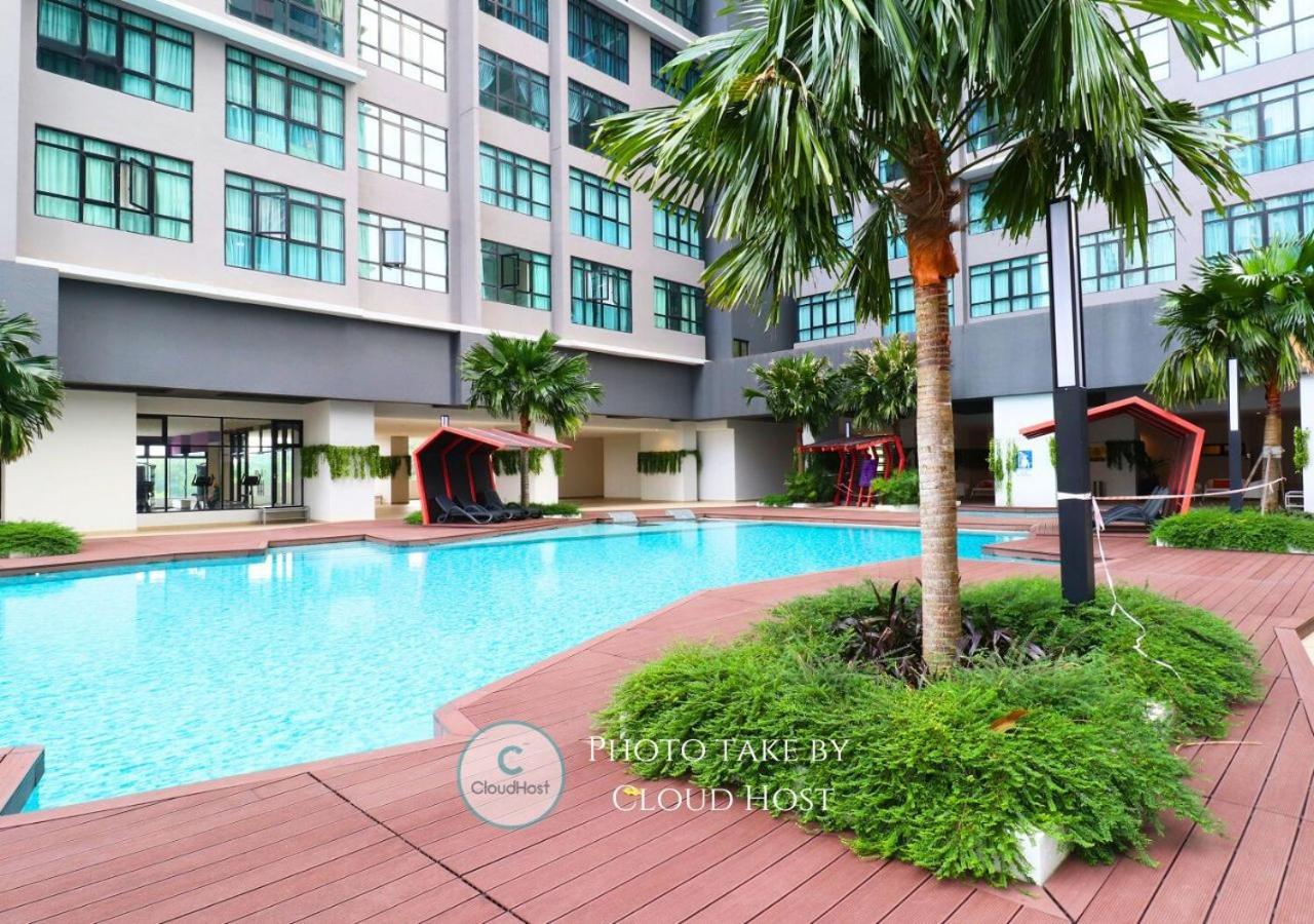 Conezion Near Ioi City Mall, Maeps Serdang, Putrajaya By Cloud Host Exteriör bild